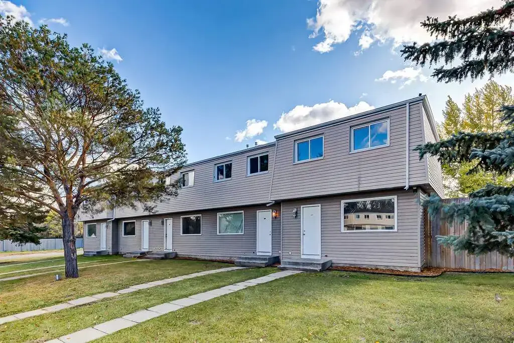 Manville Bay townhouses for rent in Prince Albert.