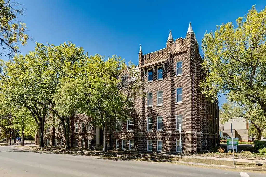 Chateau Apartments - Photo 1