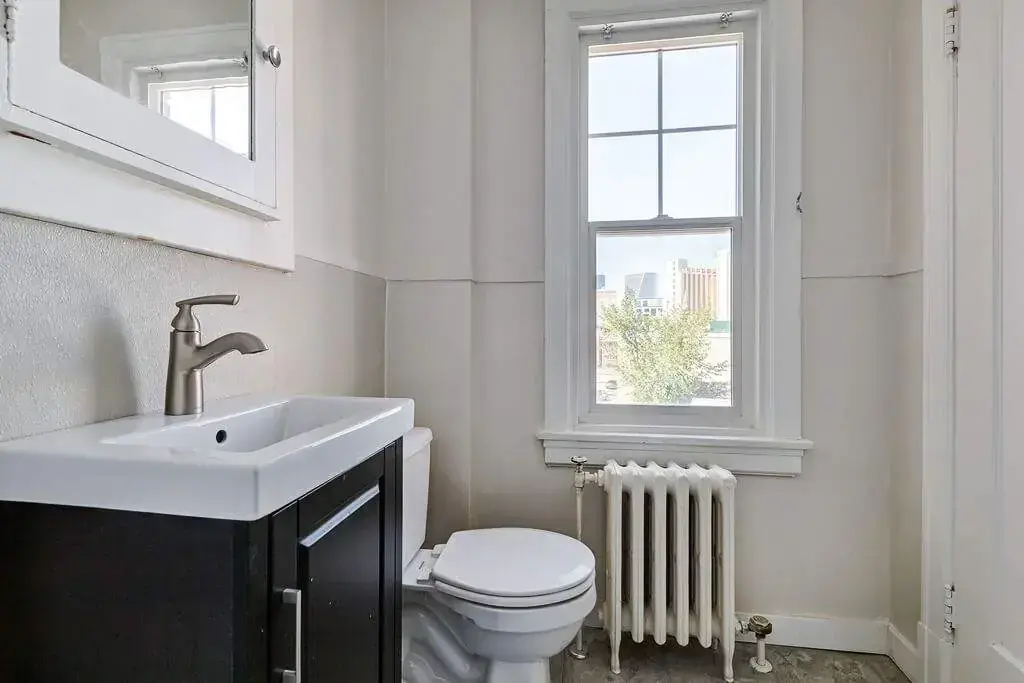 Chateau Apartments - Photo 8
