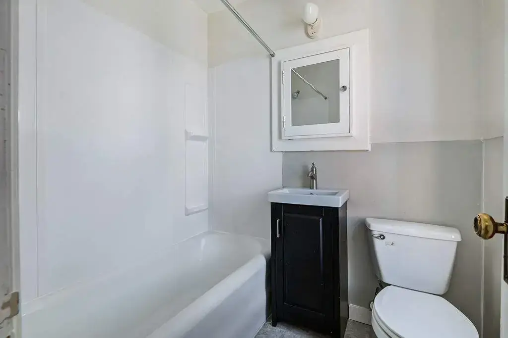 Chateau Apartments - Photo 9