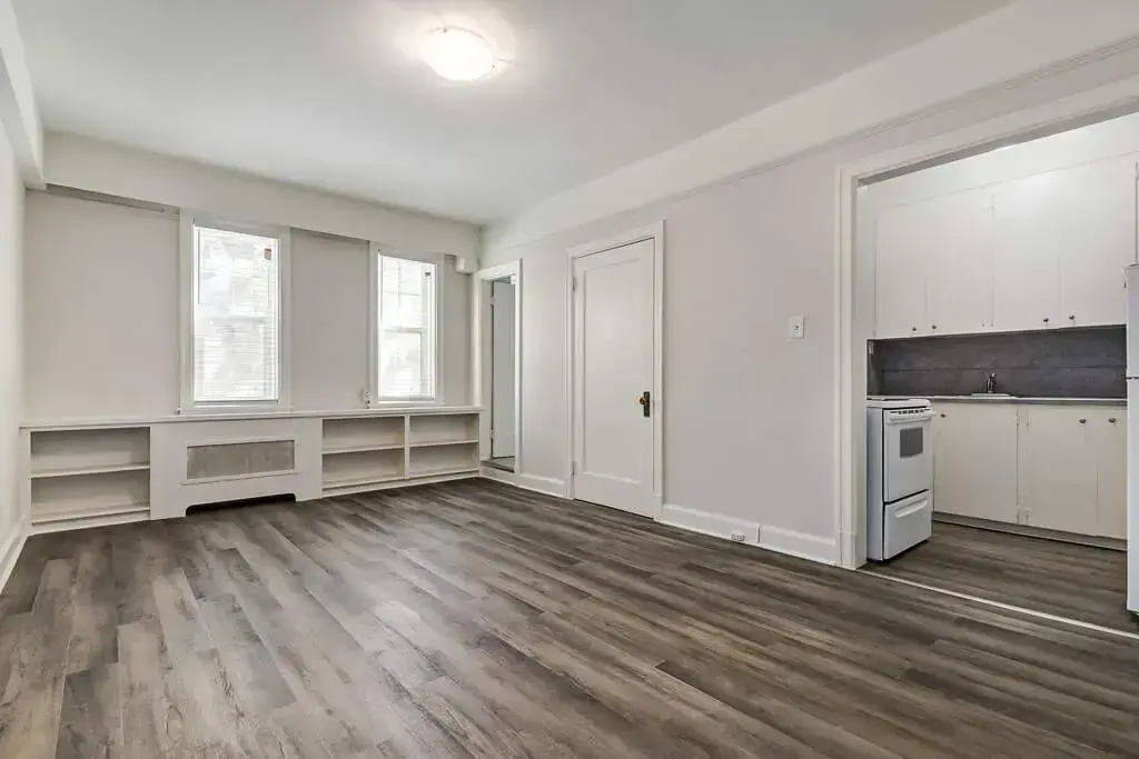 Chateau Apartments - Photo 11