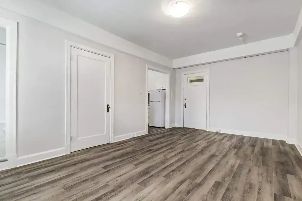Chateau Apartments - Photo 12