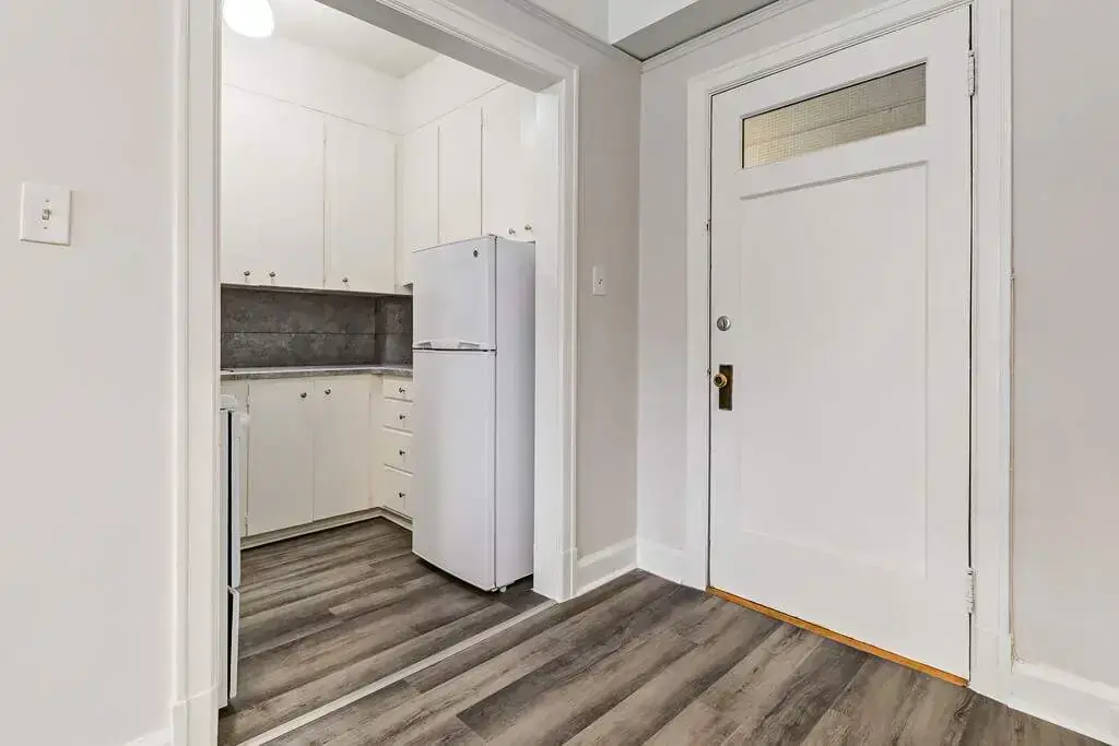 Chateau Apartments - Photo 13
