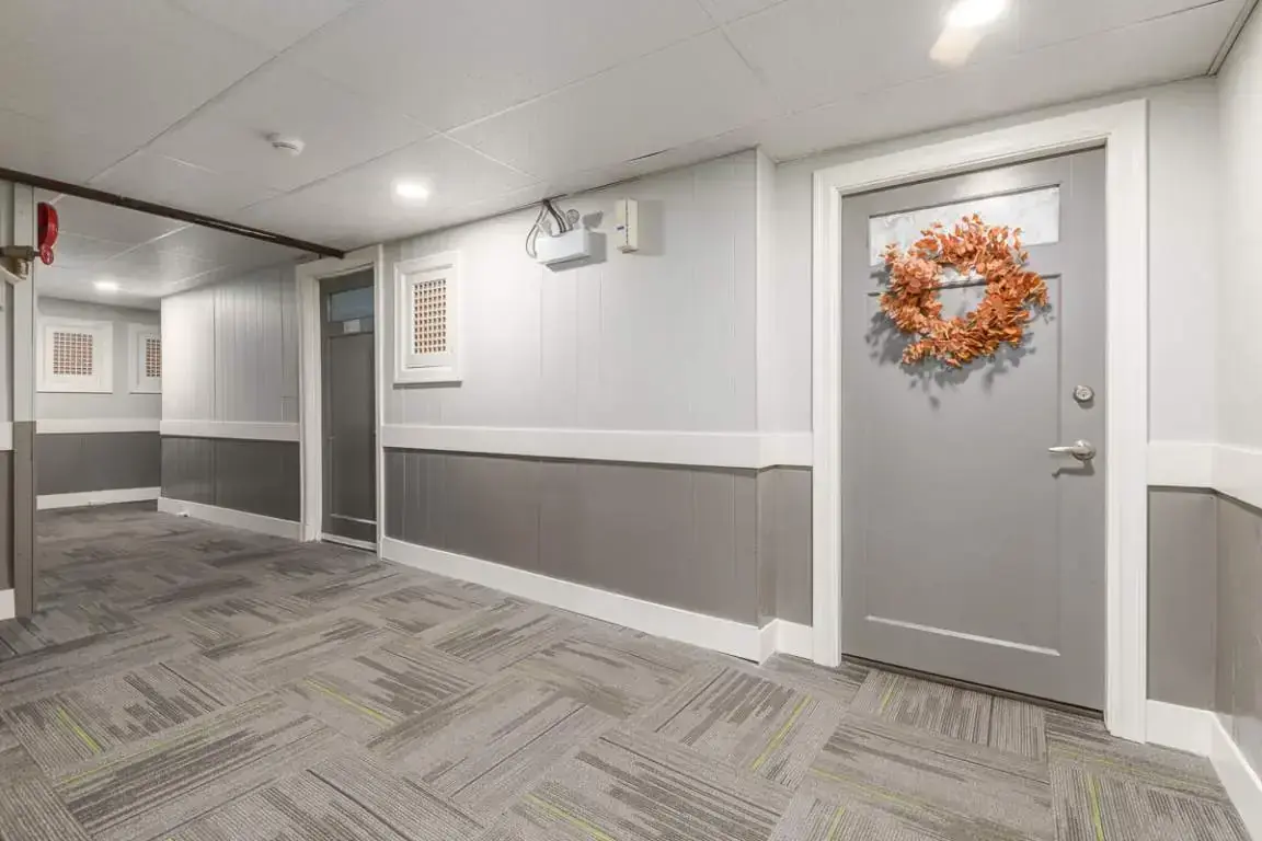 Chateau Apartments - Photo 17