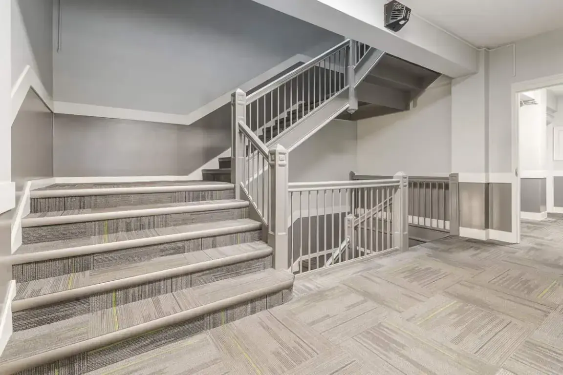 Chateau Apartments - Photo 18