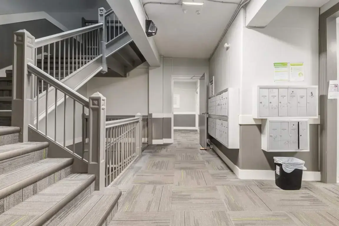 Chateau Apartments - Photo 19