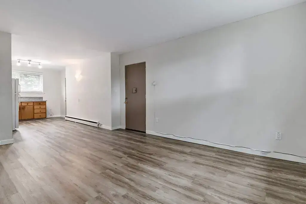 Crestwood Apartments - Photo 11