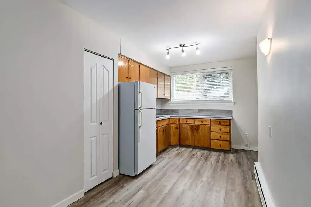 Crestwood Apartments - Photo 12