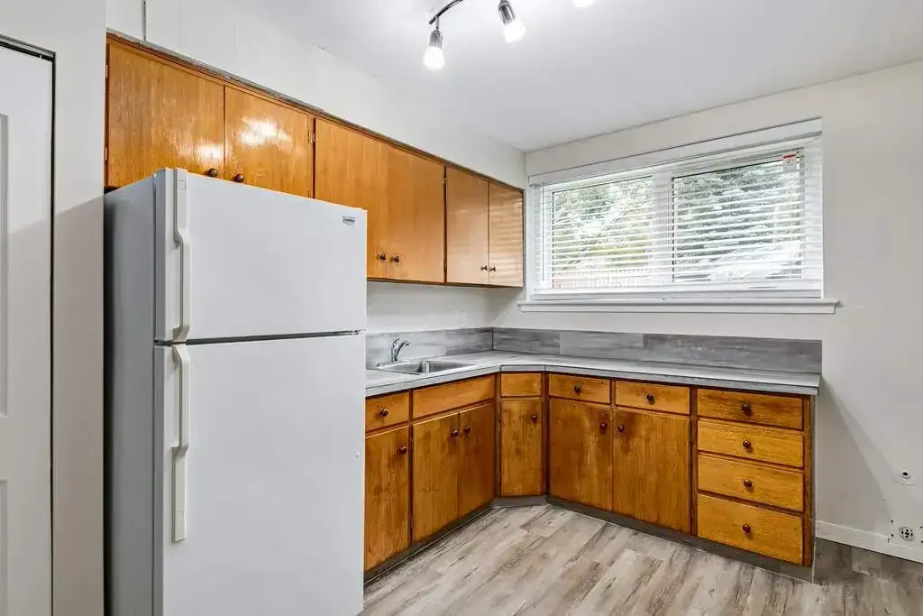 Crestwood Apartments - Photo 13