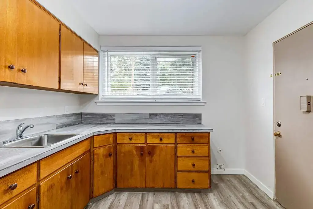 Crestwood Apartments - Photo 14