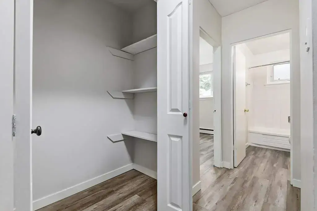 Crestwood Apartments - Photo 16
