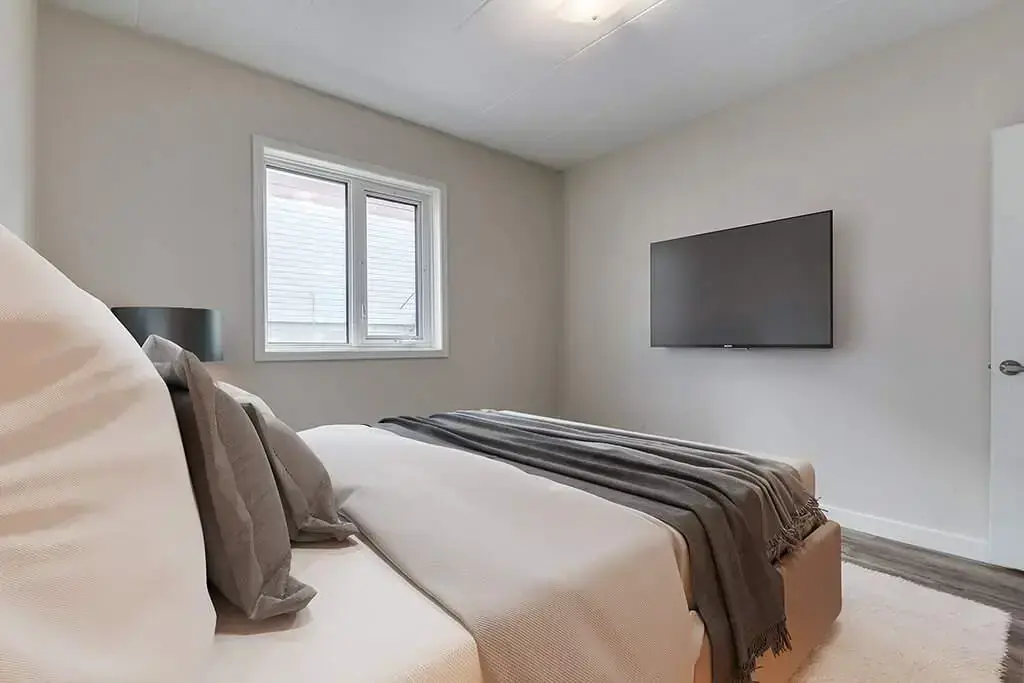 Spruce Manor - Photo 4