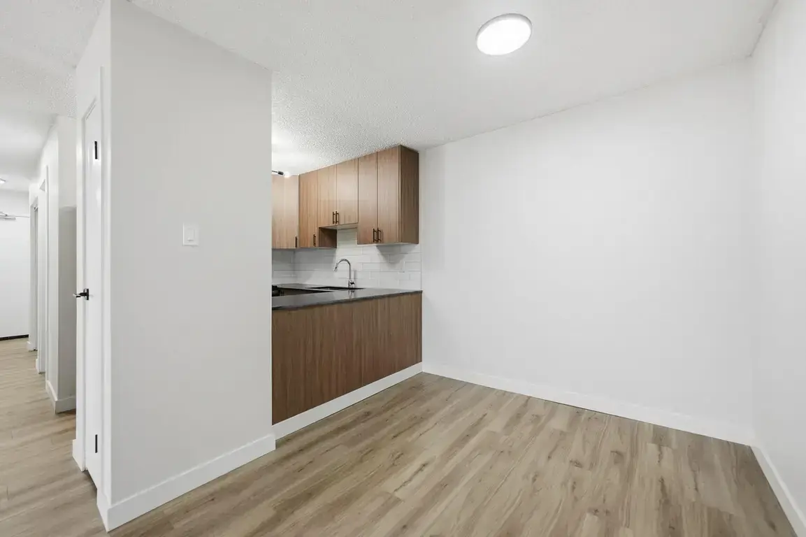 Alan's Place - Photo 7