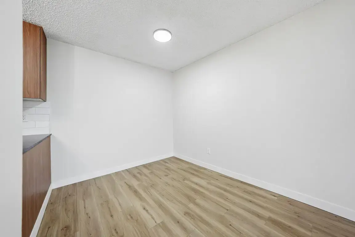 Alan's Place - Photo 8