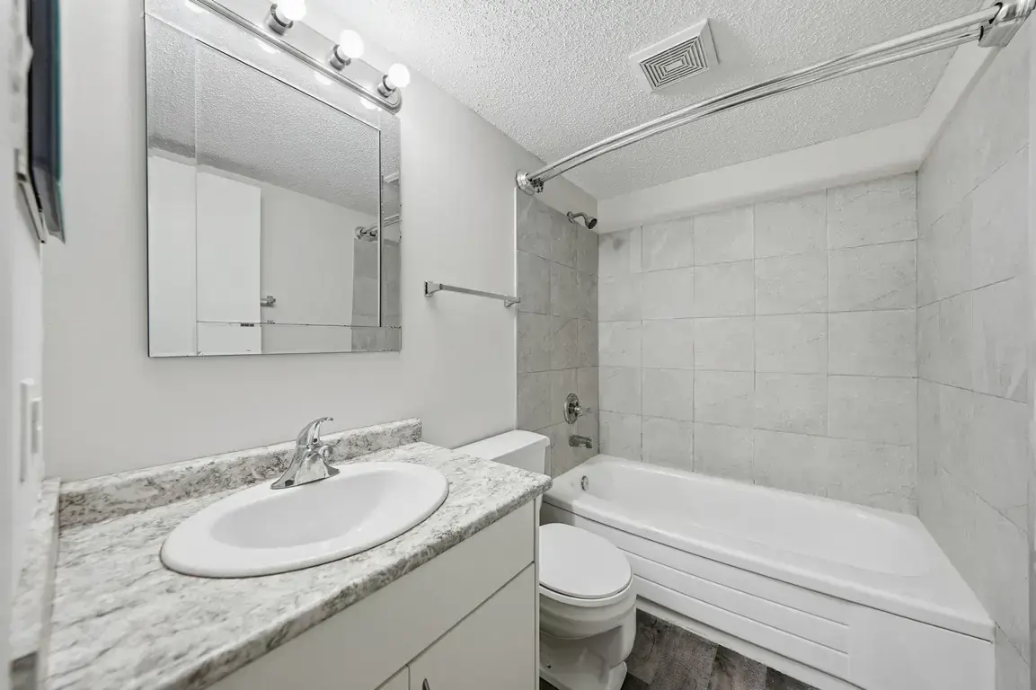 Alan's Place - Photo 16