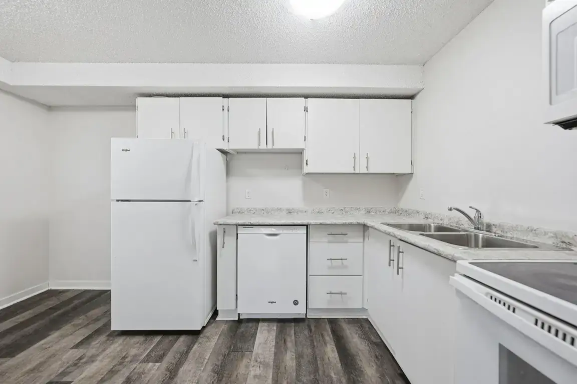 Alan's Place - Photo 18