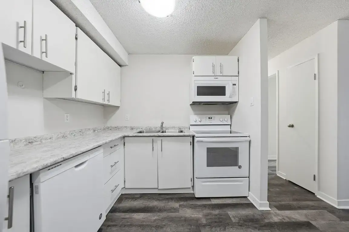 Alan's Place - Photo 20