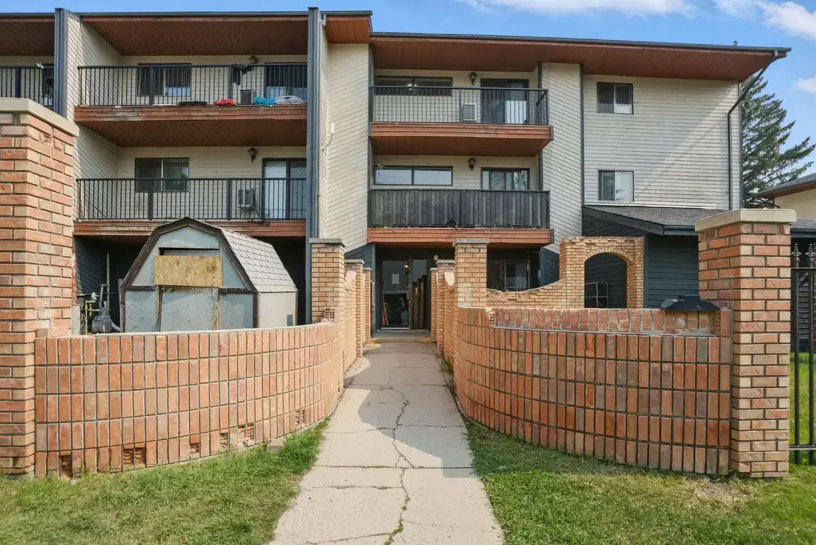 Apartment for rent at Chancellor Gate in Saskatoon.