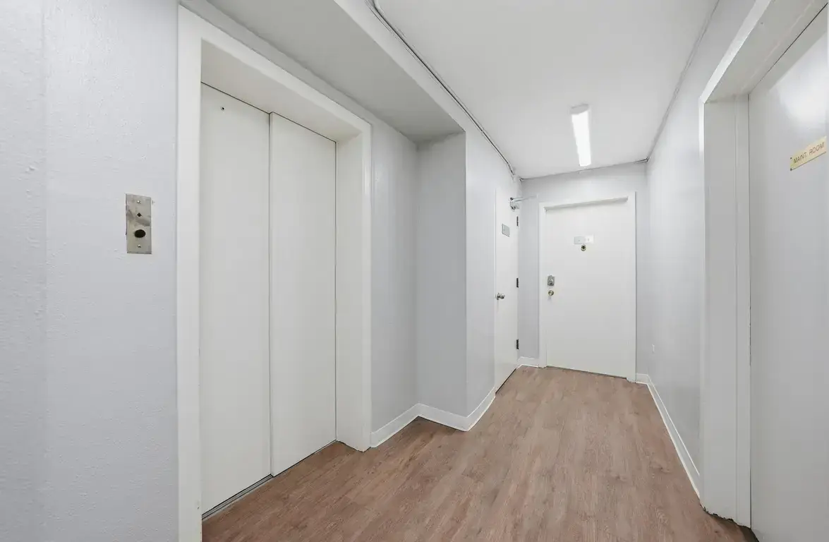 Crescent Towers - Photo 14