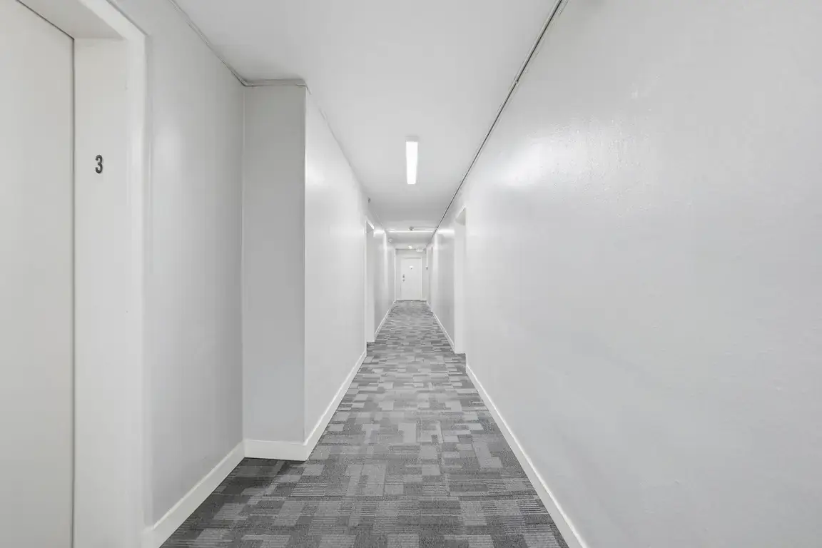 Crescent Towers - Photo 15