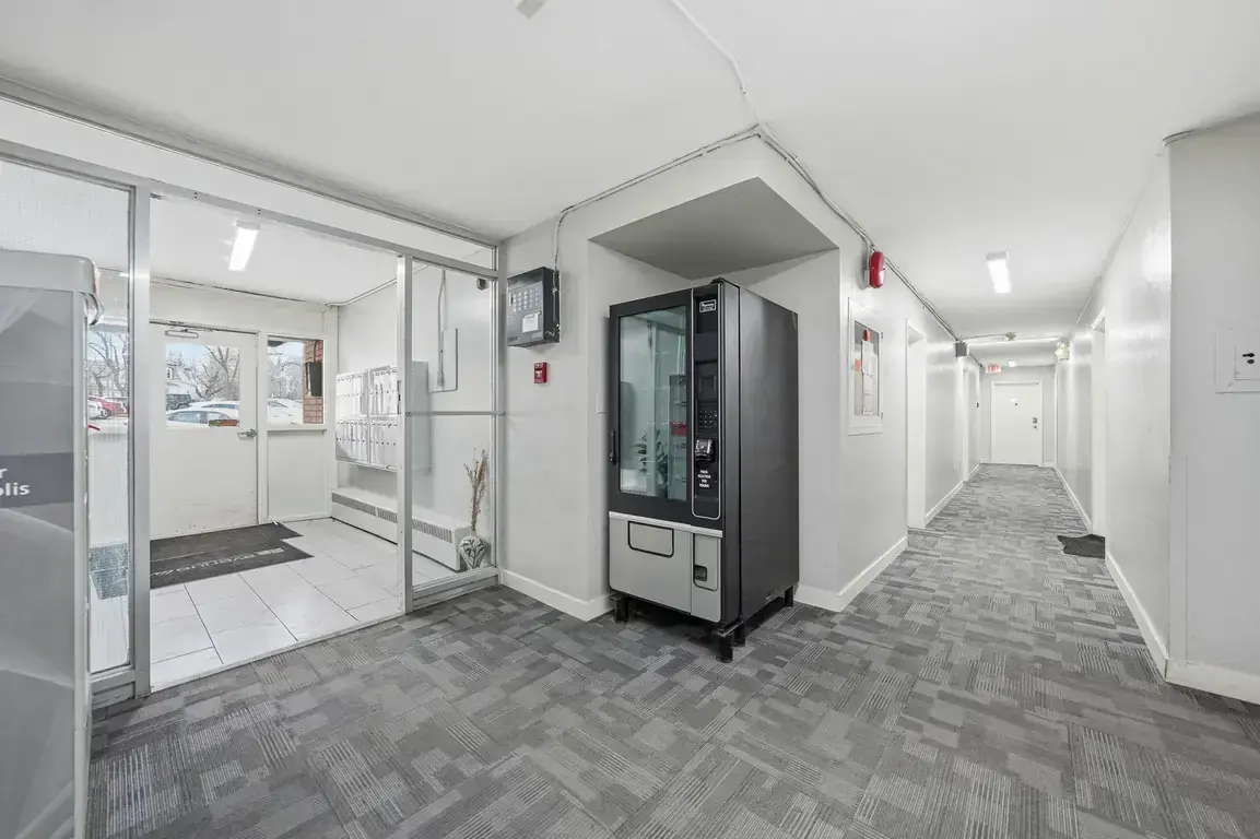 Crescent Towers - Photo 12