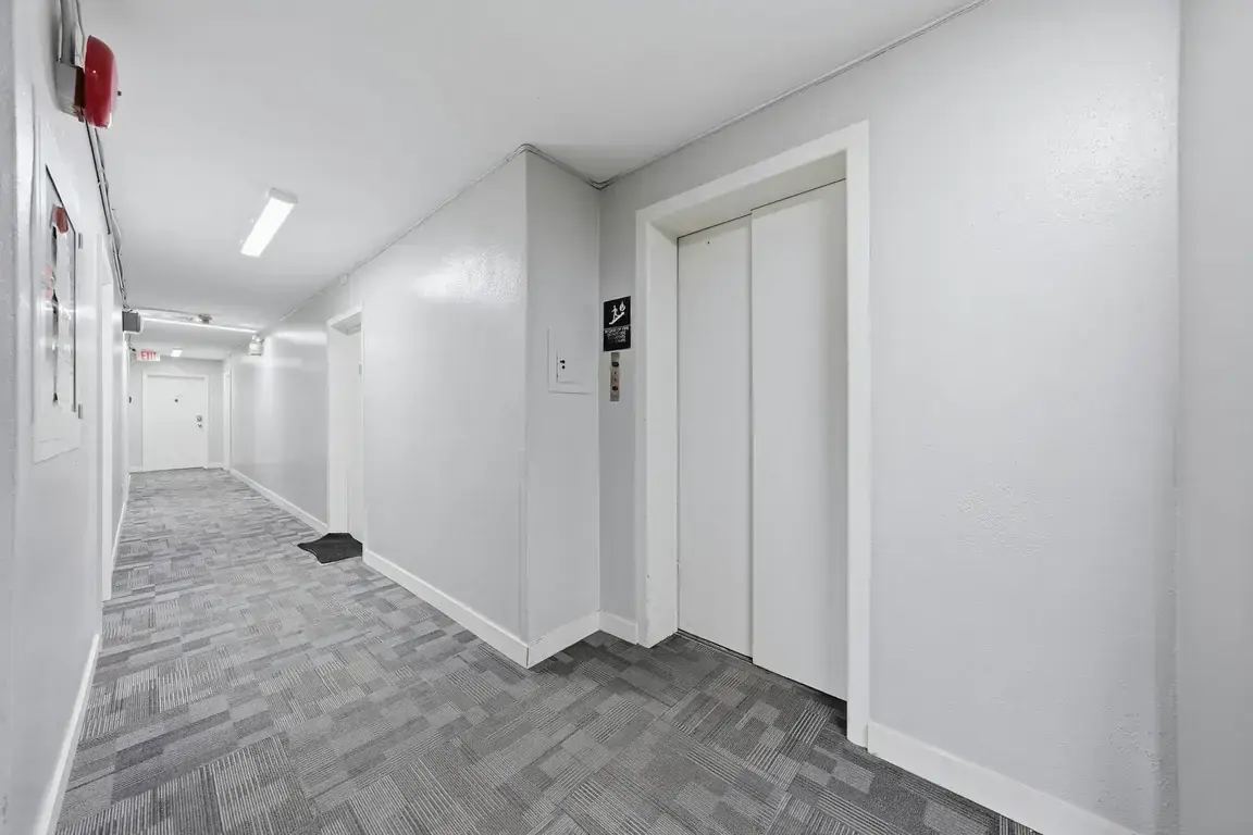 Crescent Towers - Photo 13