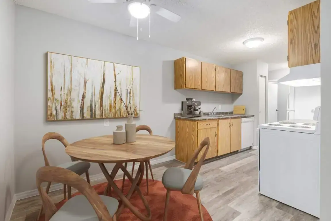 Lakewood Manor - Photo 32