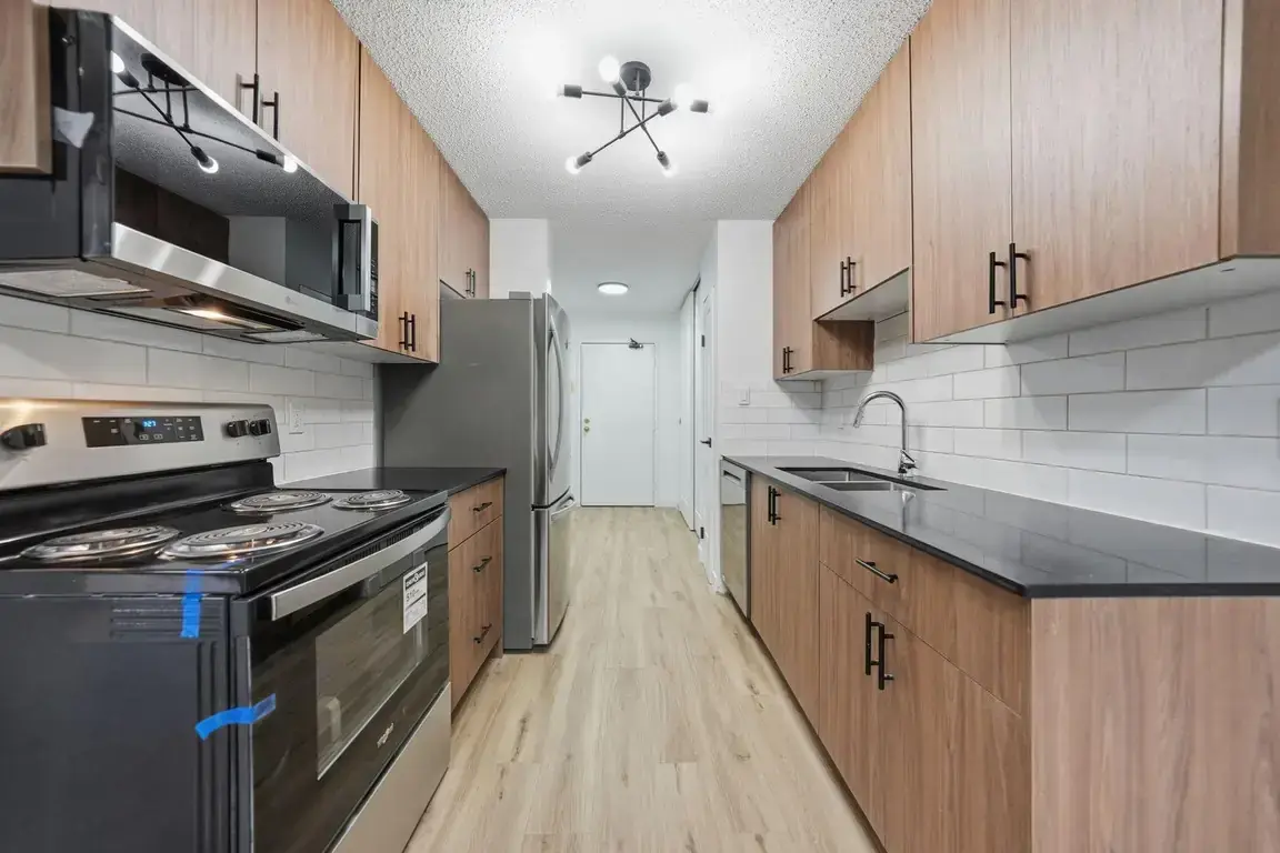 Lakewood Manor - Photo 16