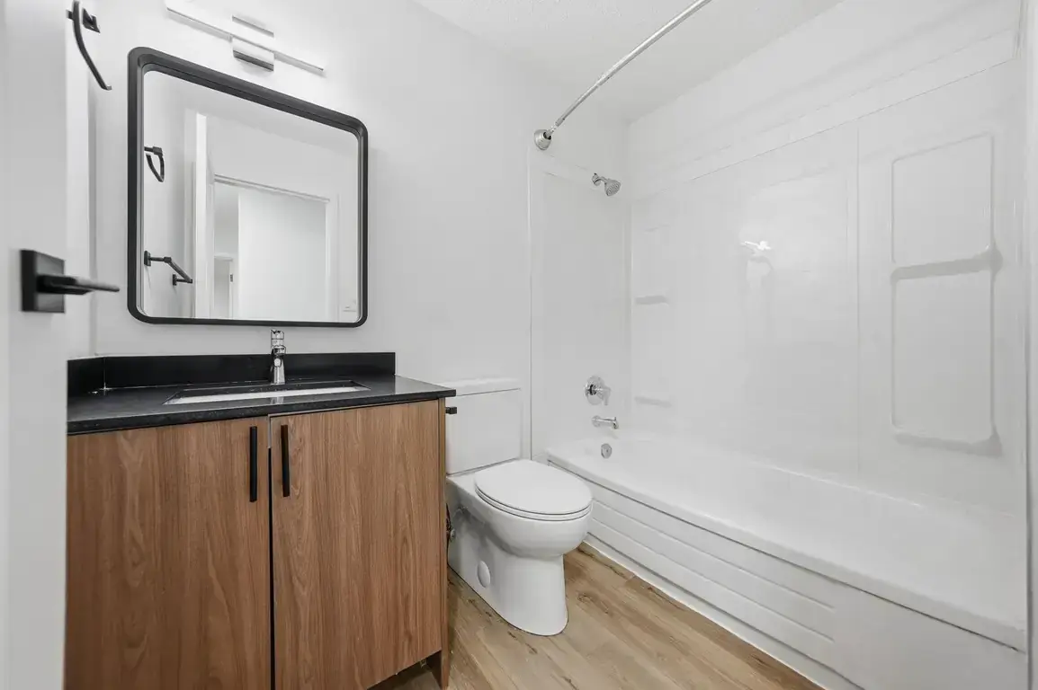 Lakewood Manor - Photo 12