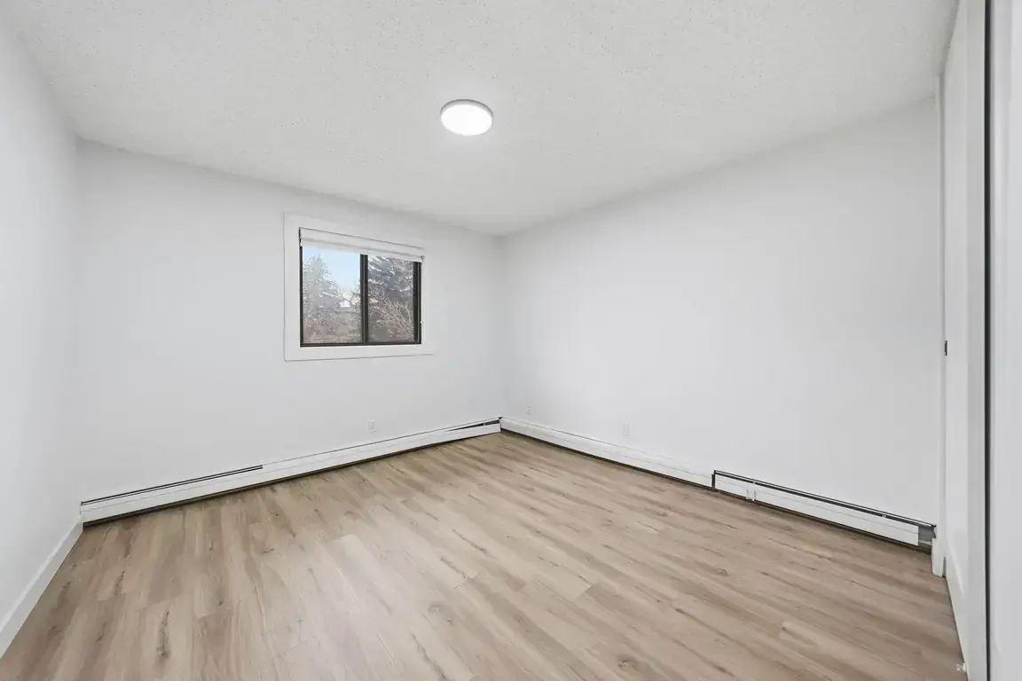 Lakewood Manor - Photo 10