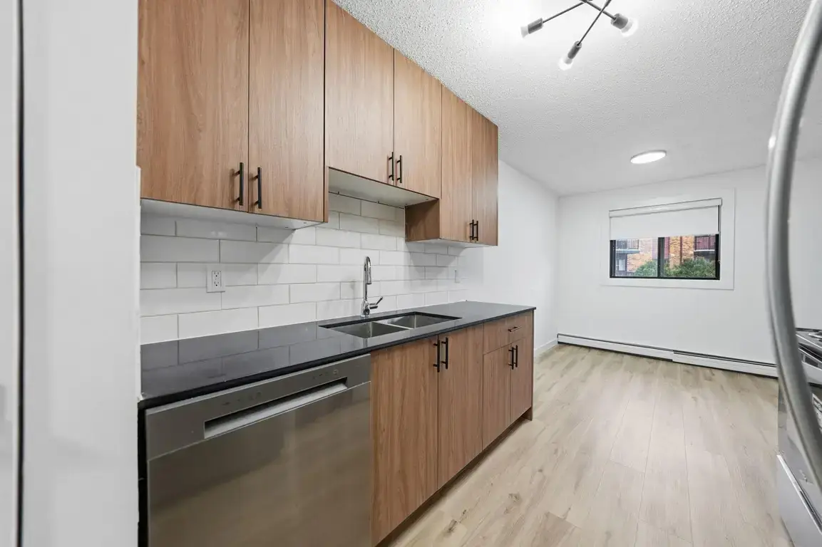 Lakewood Manor - Photo 18