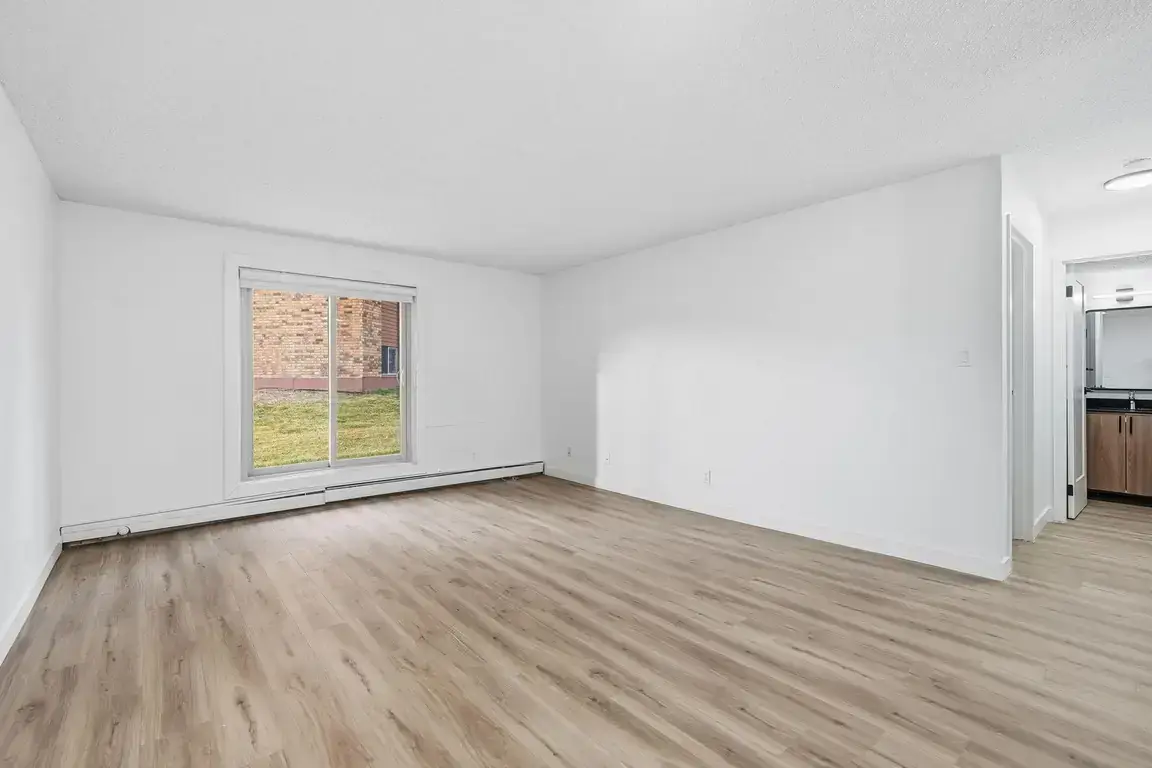 Lakewood Manor - Photo 8