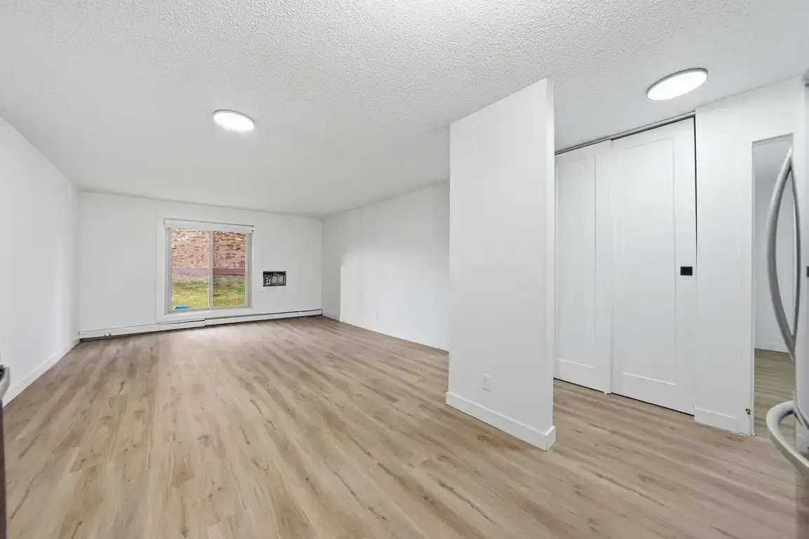 Lakewood Manor - Photo 7