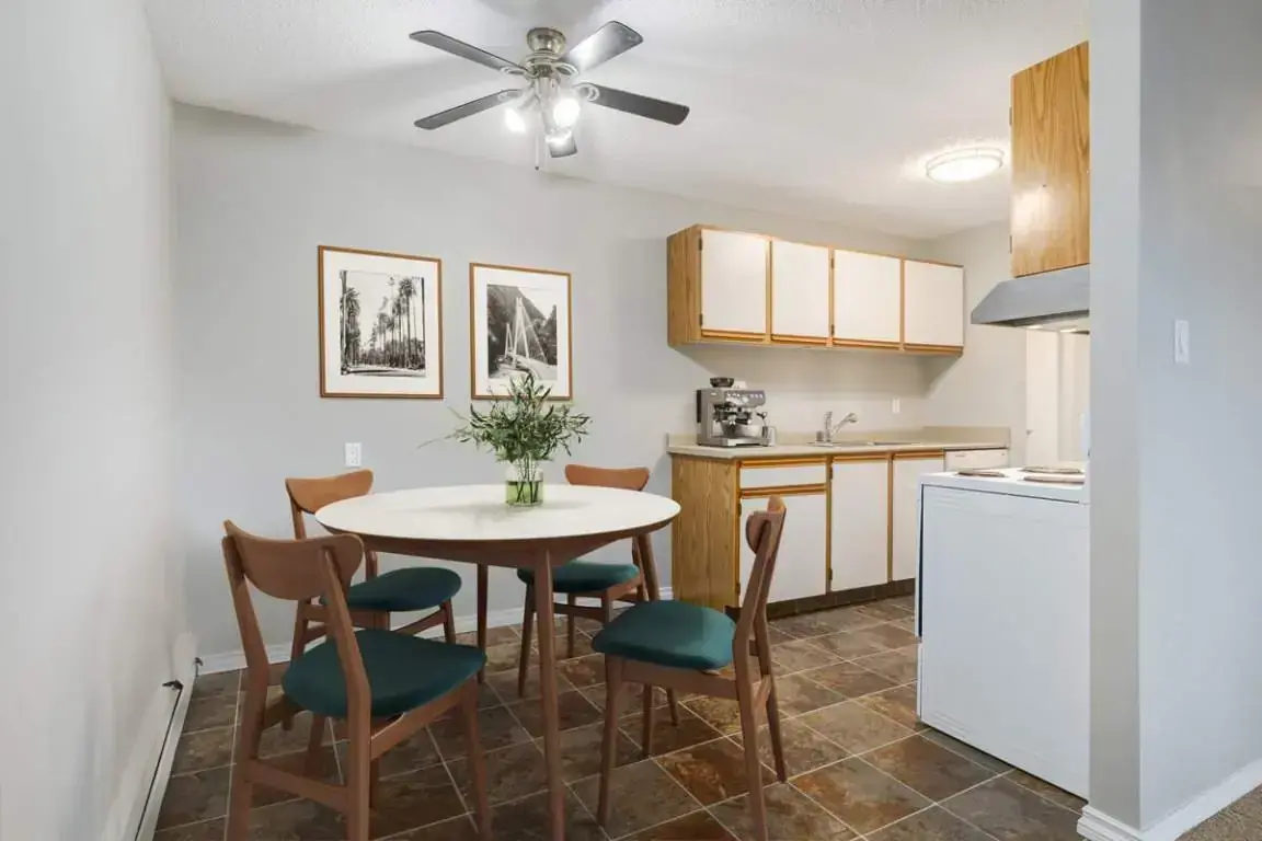 Lakewood Manor - Photo 40