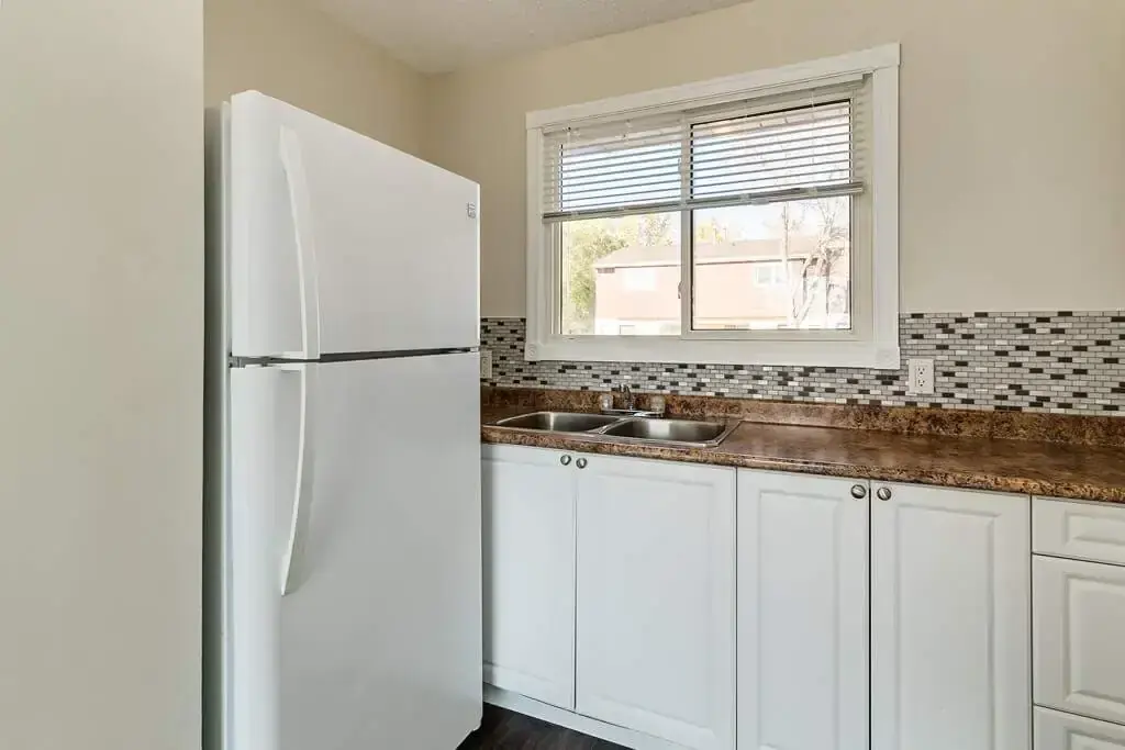 Well-appointed kitchen at Country View Estates in Wetaskiwin.