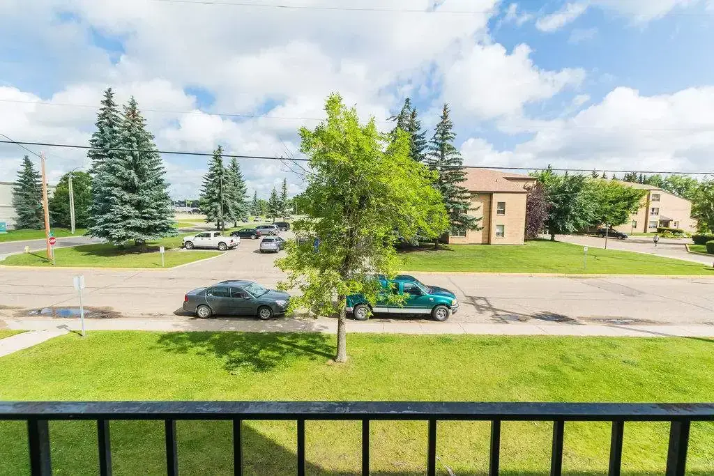 Street parking next to Westwind Apartments in Wetaskiwin.