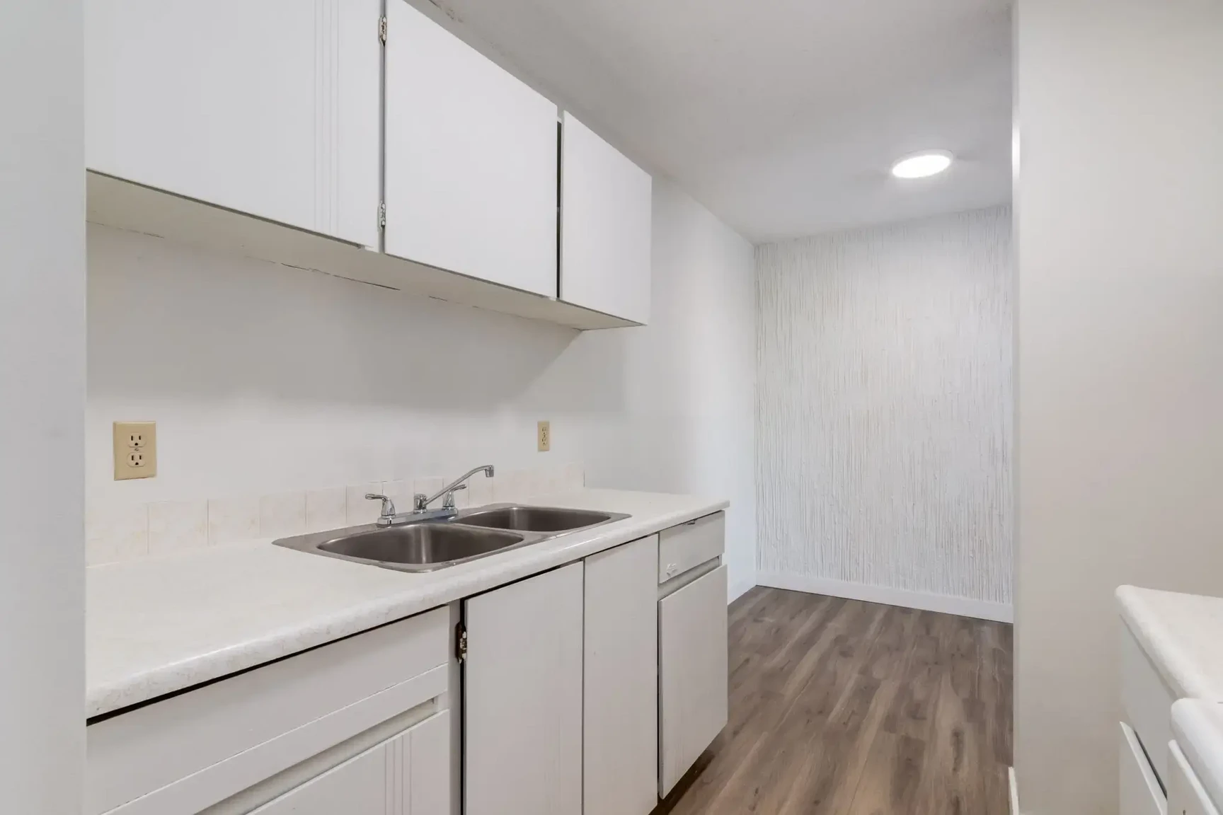 Westside Apartments - Photo 24