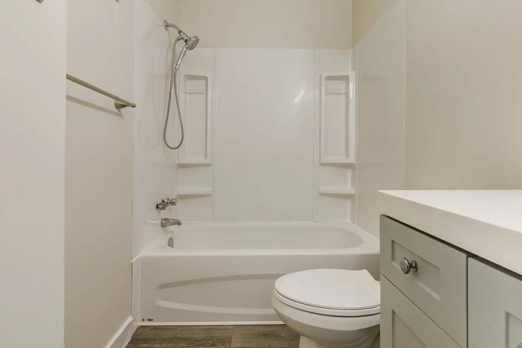 Fernwood Apartments - Photo 19