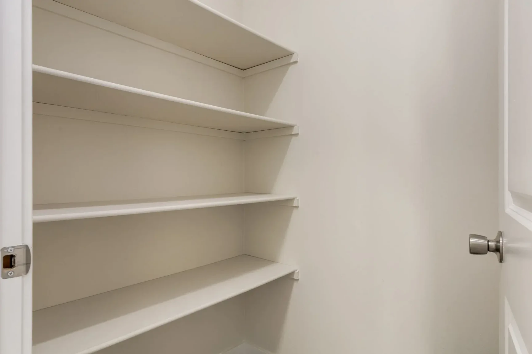 Fernwood Apartments - Photo 13