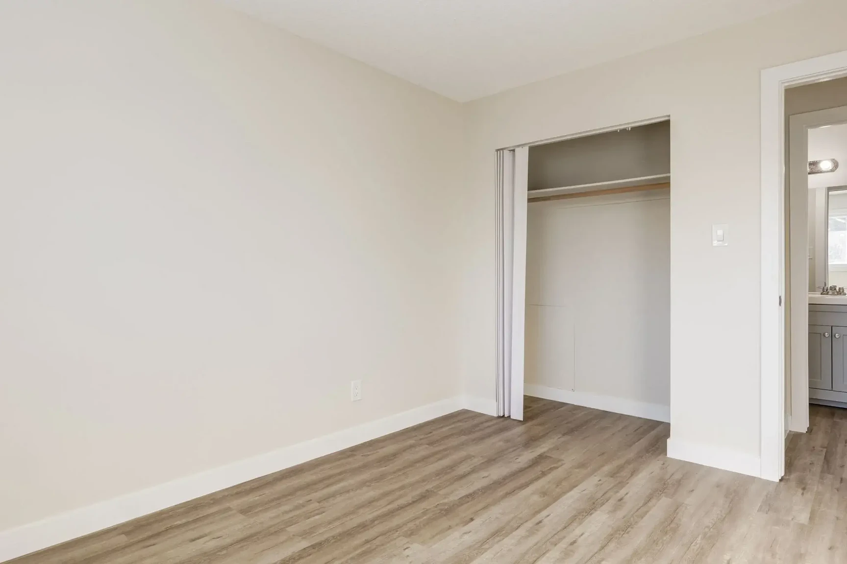 Fernwood Apartments - Photo 14