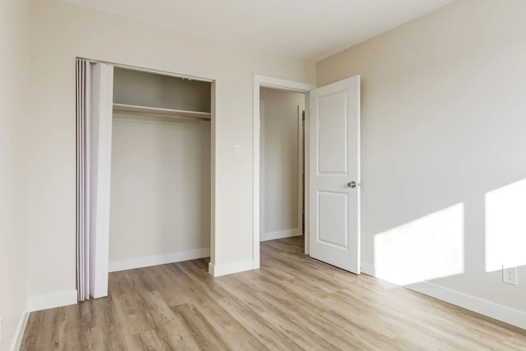 Fernwood Apartments - Photo 16