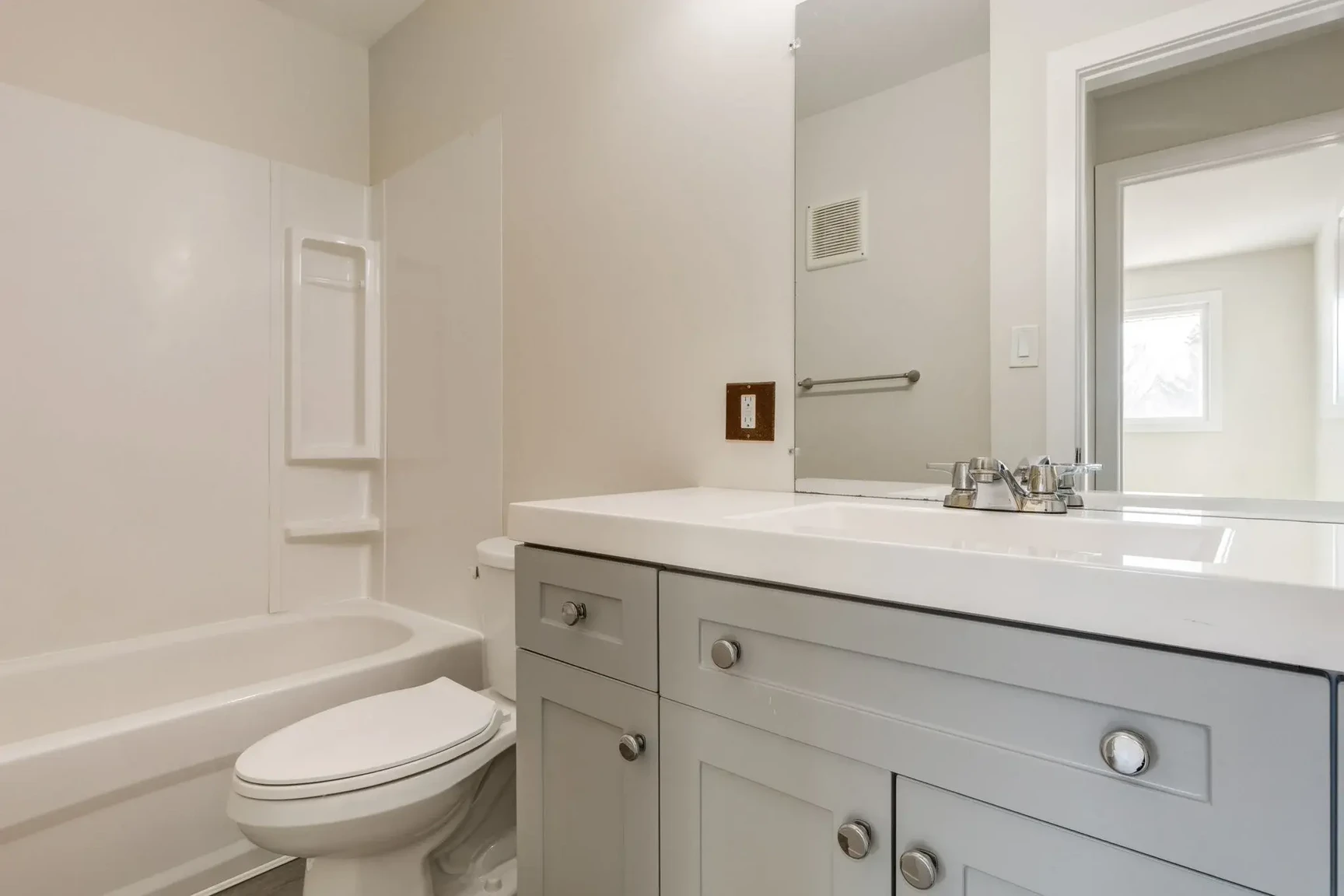 Fernwood Apartments - Photo 18
