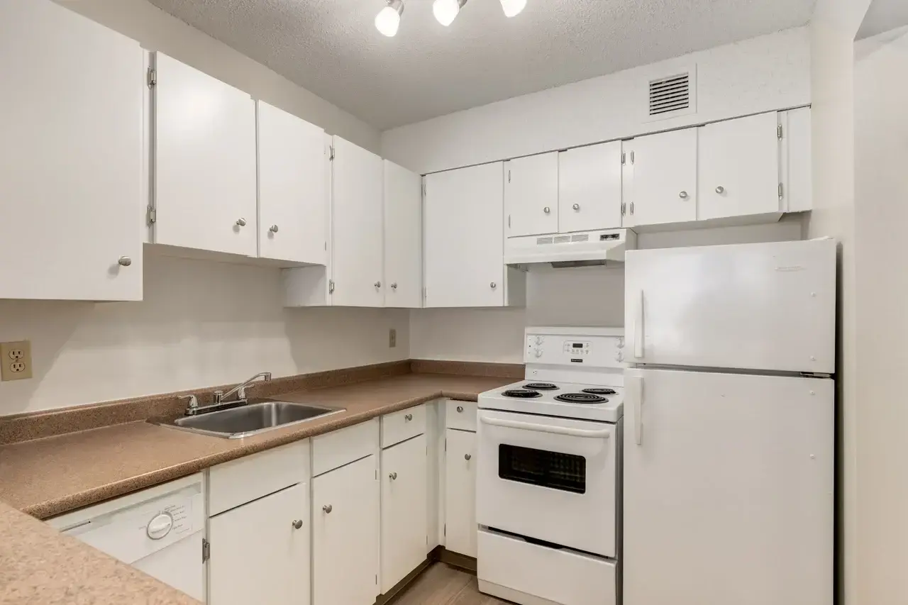 Cedarvilla Apartments - Photo 3