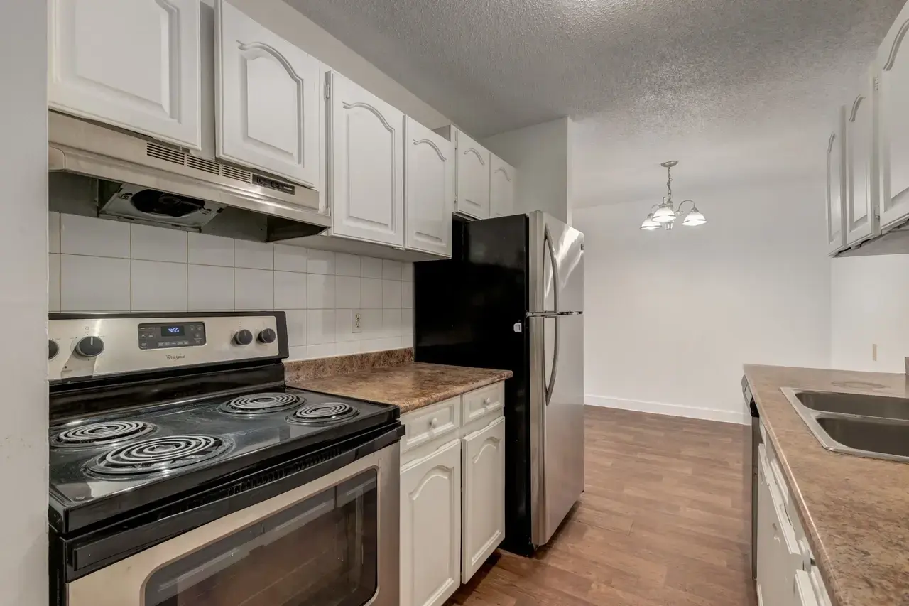 Applewood Village - Photo 2