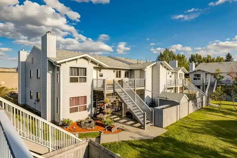 Huntington Court Coachhomes