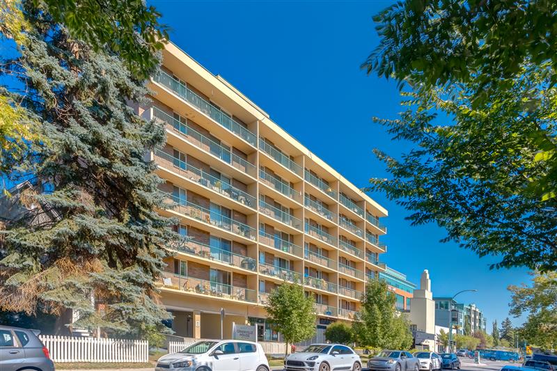 Image of apartments in the neighborhood of Mission.