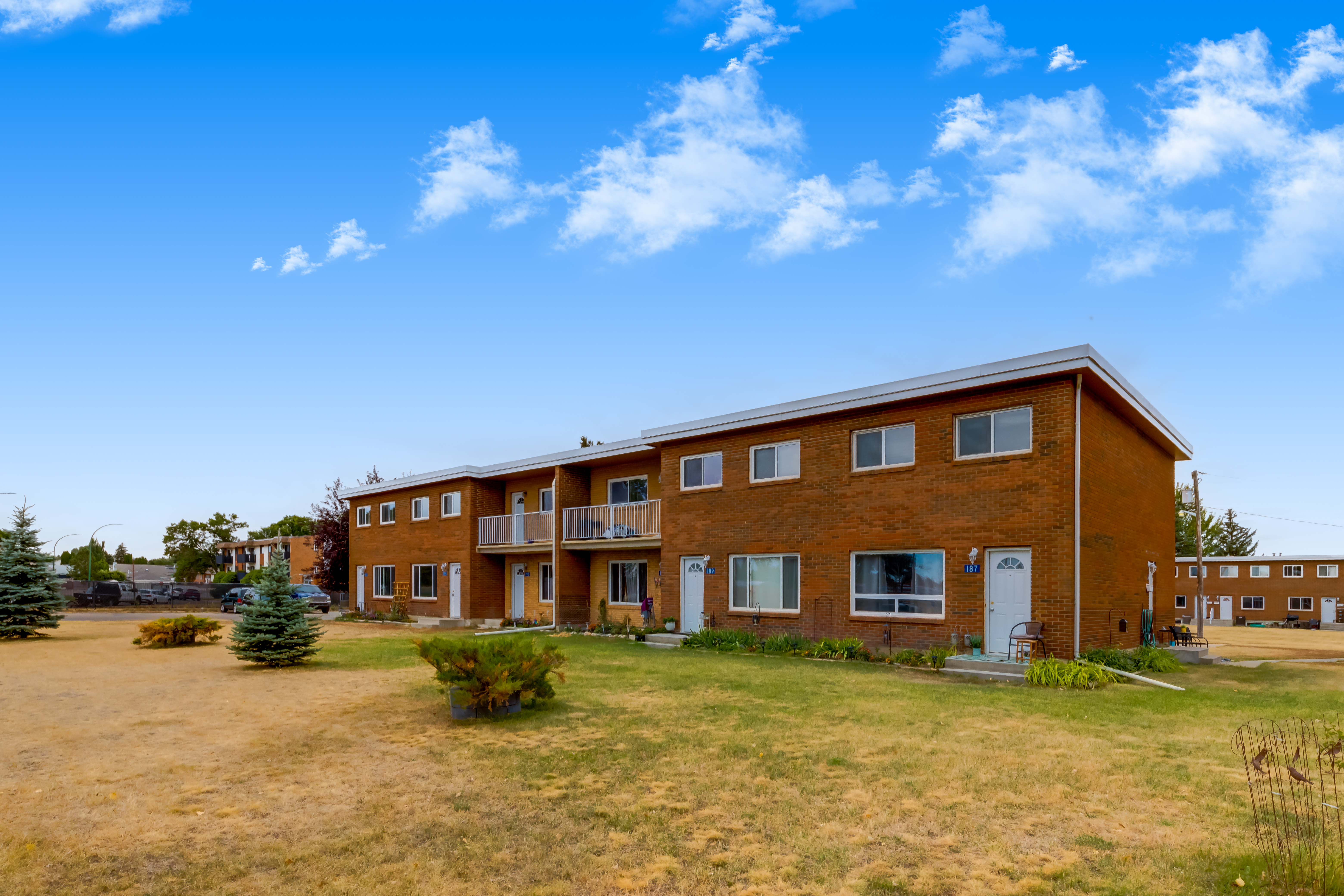 Image of the exterior of Parkland Townhomes.