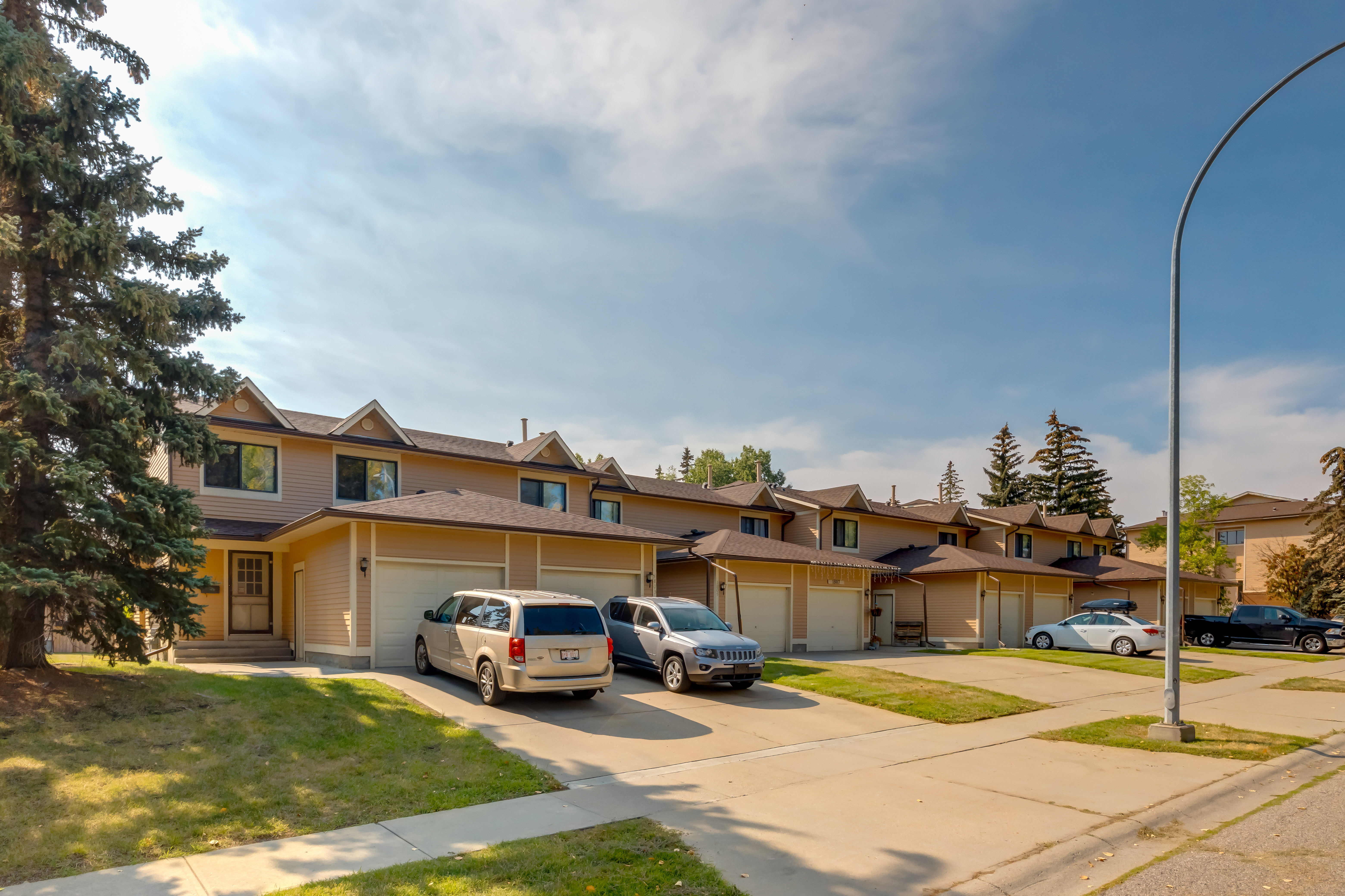 Find out why Woodlands Townhomes is a perfect townhome to rent in Calgary. 