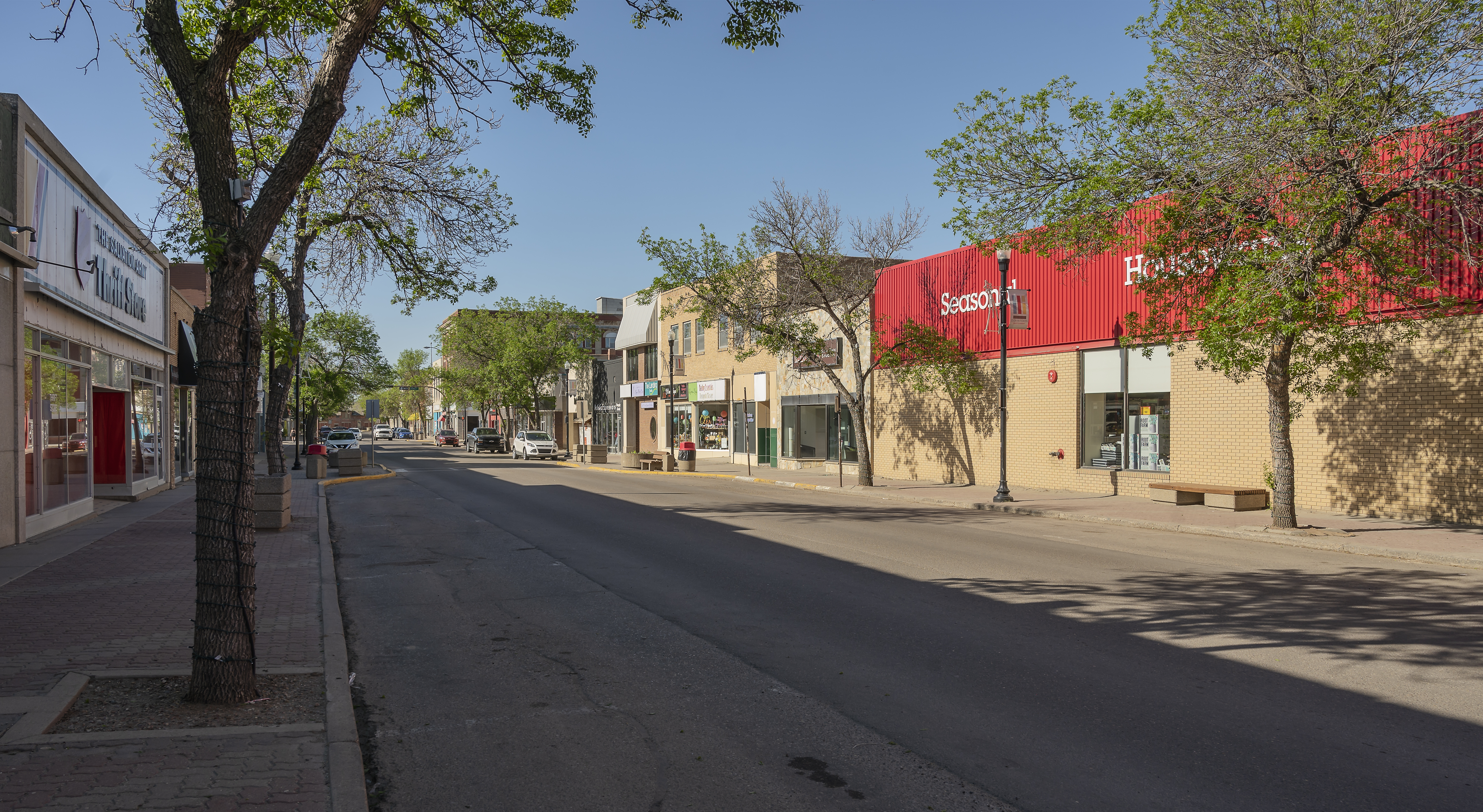 Image of shops in downtown Swift Current.