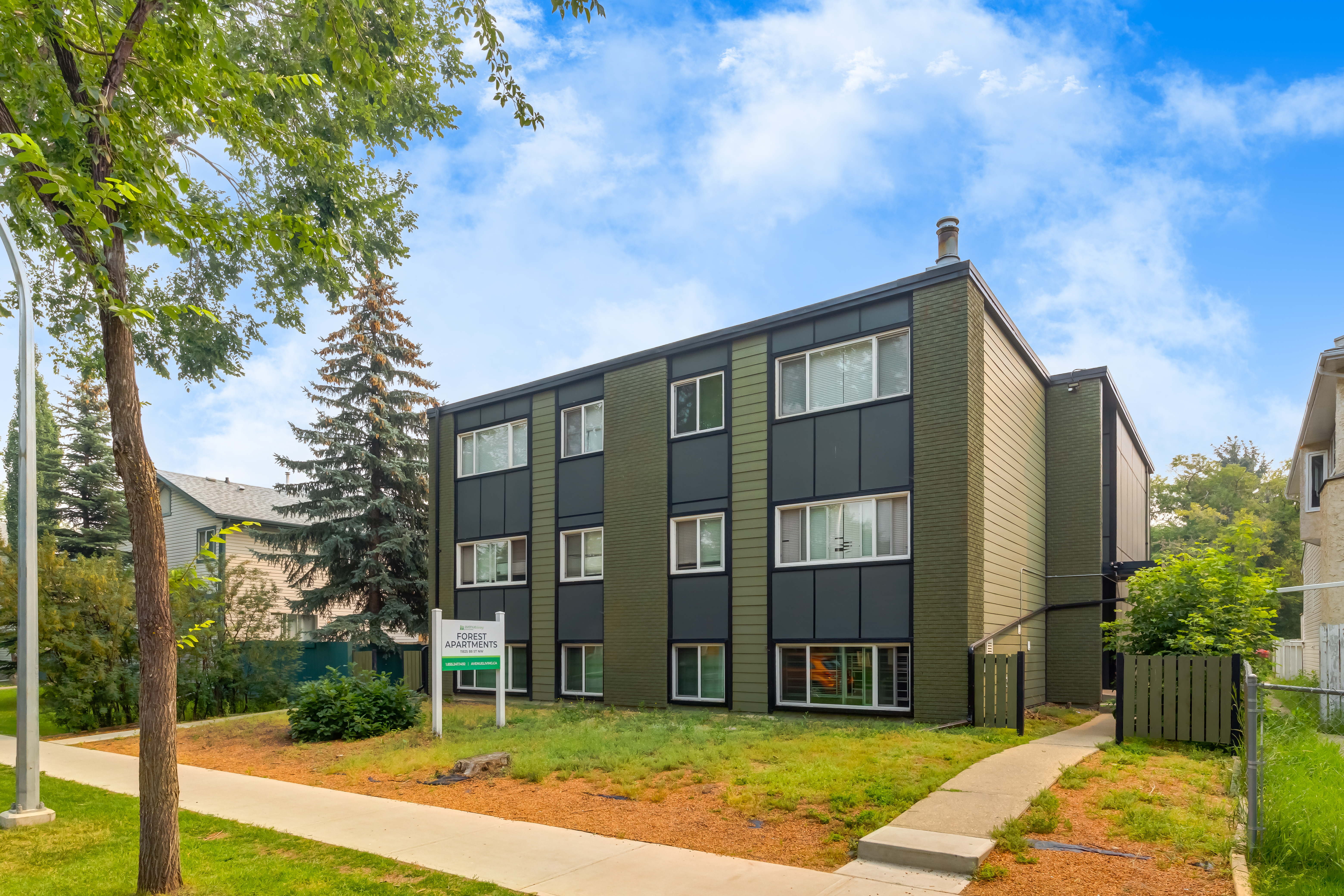 Picture of Forest Apartments that you can rent under $1,100/month in Edmonton, Alberta.